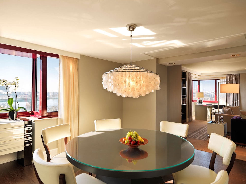 Suite Ejecutiva Regency del hotel Hyatt Regency Cologne. Foto 3