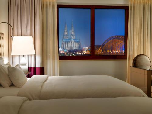 2 Camas Individuales Vista al Rin del hotel Hyatt Regency Cologne. Foto 1