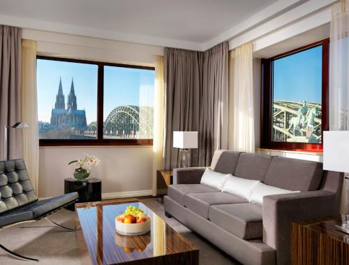 Suite Regency Vista King del hotel Hyatt Regency Cologne. Foto 2