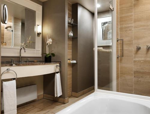 Suite Regency Vista King del hotel Hyatt Regency Cologne. Foto 3