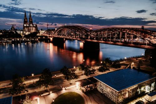 Suite Regency Vista King del hotel Hyatt Regency Cologne. Foto 4