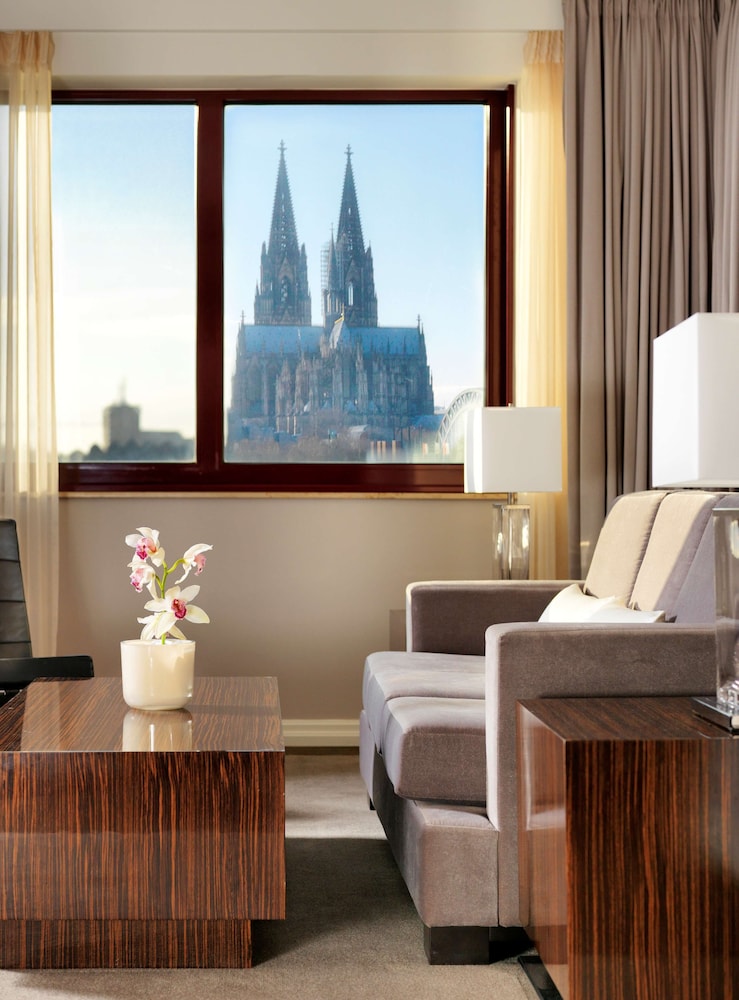 Suite Regency King del hotel Hyatt Regency Cologne. Foto 4