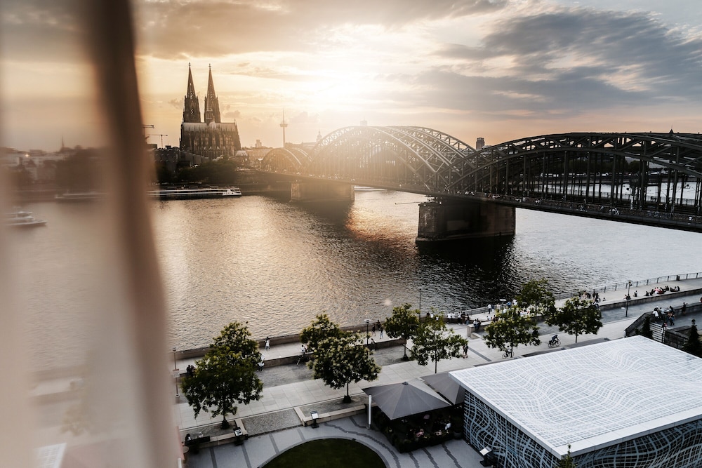 Suite Regency King del hotel Hyatt Regency Cologne. Foto 8