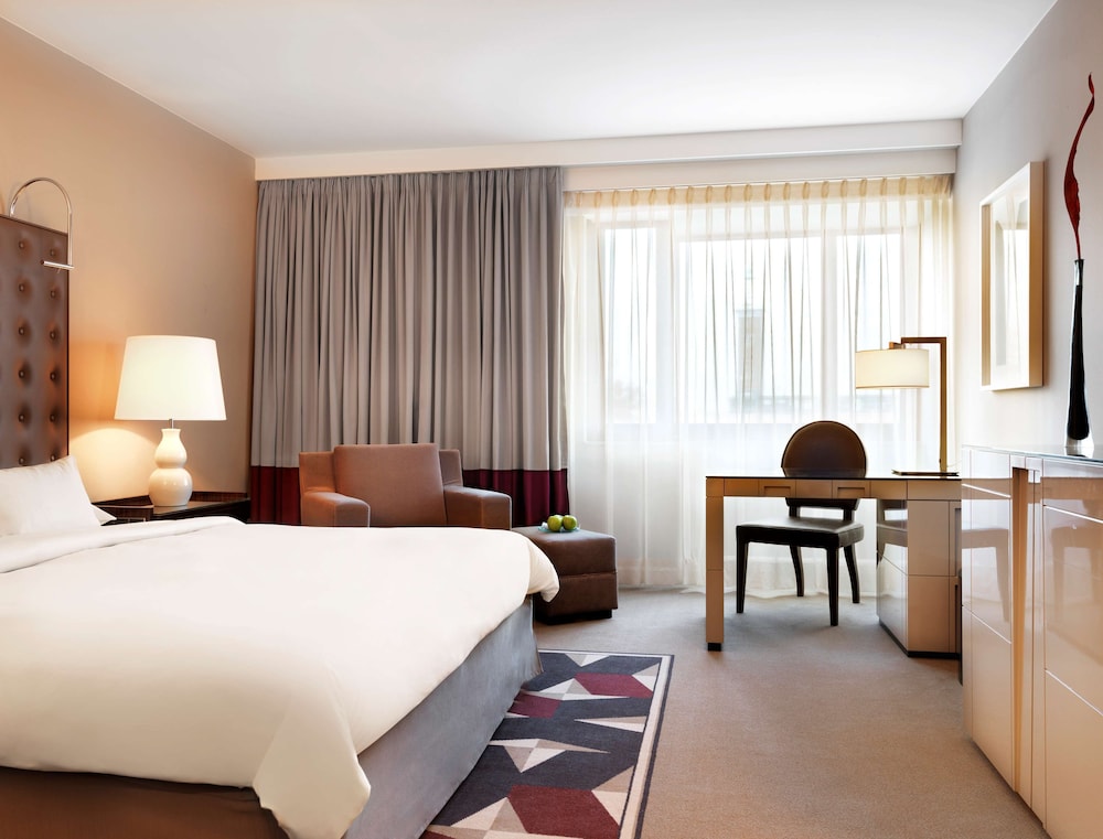1 Cama King del hotel Hyatt Regency Cologne. Foto 2