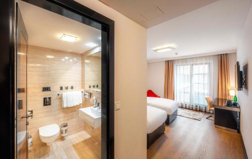 Habitación Doble Superior - 1 o 2 camas del hotel Grand Majestic Prague. Foto 22