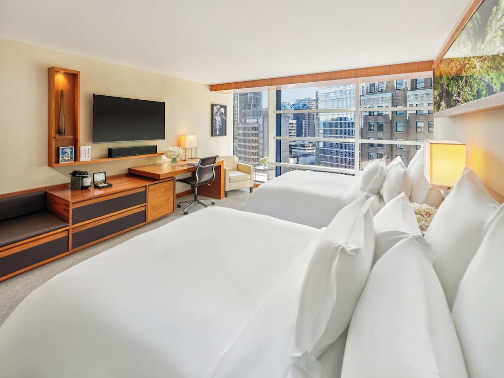 Habitación Deluxe, 2 camas de matrimonio, vistas a la ciudad del hotel Fairmont Pacific Rim