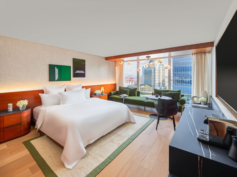 Habitación Fairmont Gold, 1 cama de matrimonio grande, vistas a la ciudad del hotel Fairmont Pacific Rim