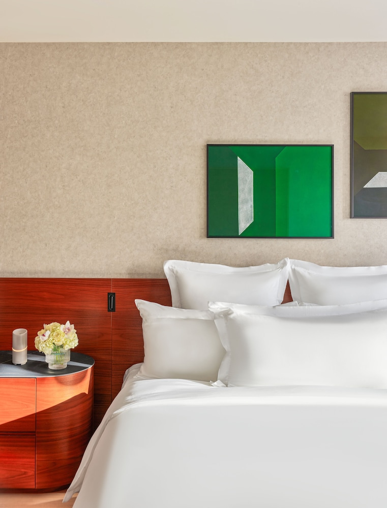 Habitación Fairmont Gold, 1 cama de matrimonio grande, vistas a la ciudad del hotel Fairmont Pacific Rim. Foto 4