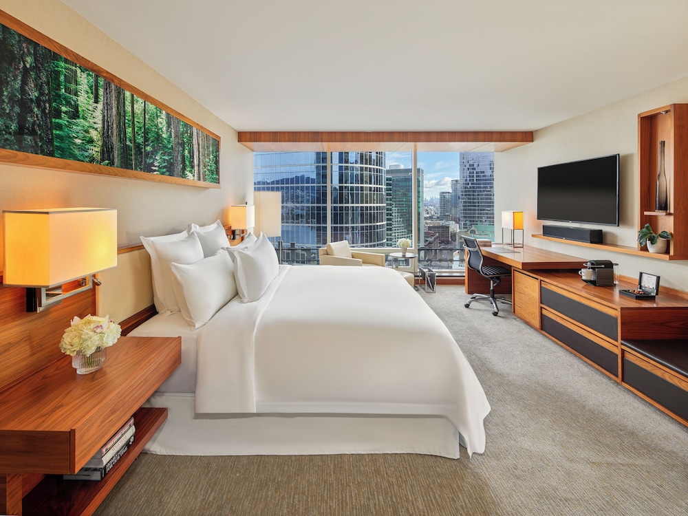 Habitación Deluxe, 1 cama de matrimonio grande, bañera de hidromasaje del hotel Fairmont Pacific Rim