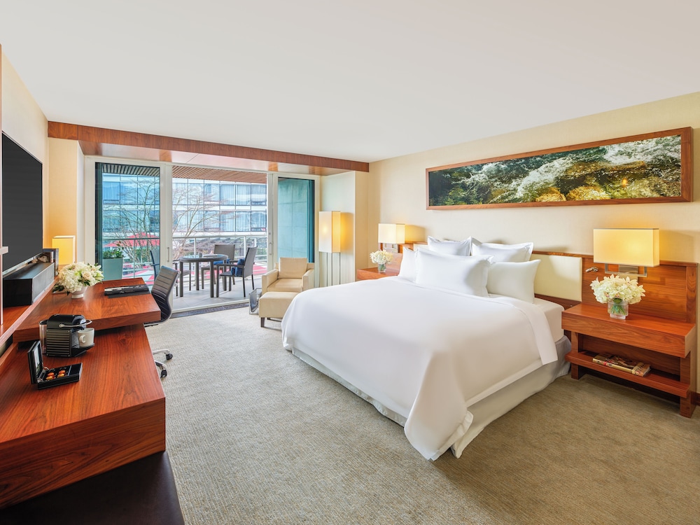 Habitación Deluxe, 1 cama de matrimonio grande, vistas a la piscina del hotel Fairmont Pacific Rim