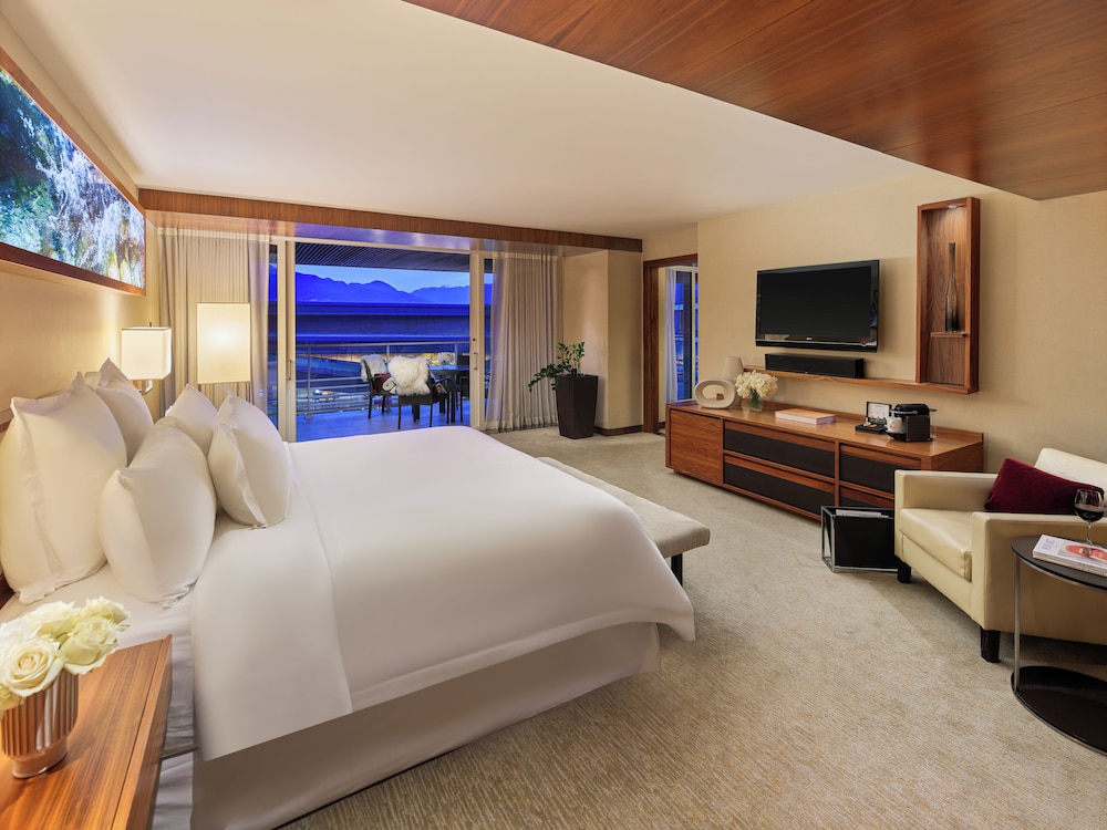 Suite, 1 cama de matrimonio grande, no fumadores, vistas a la piscina del hotel Fairmont Pacific Rim
