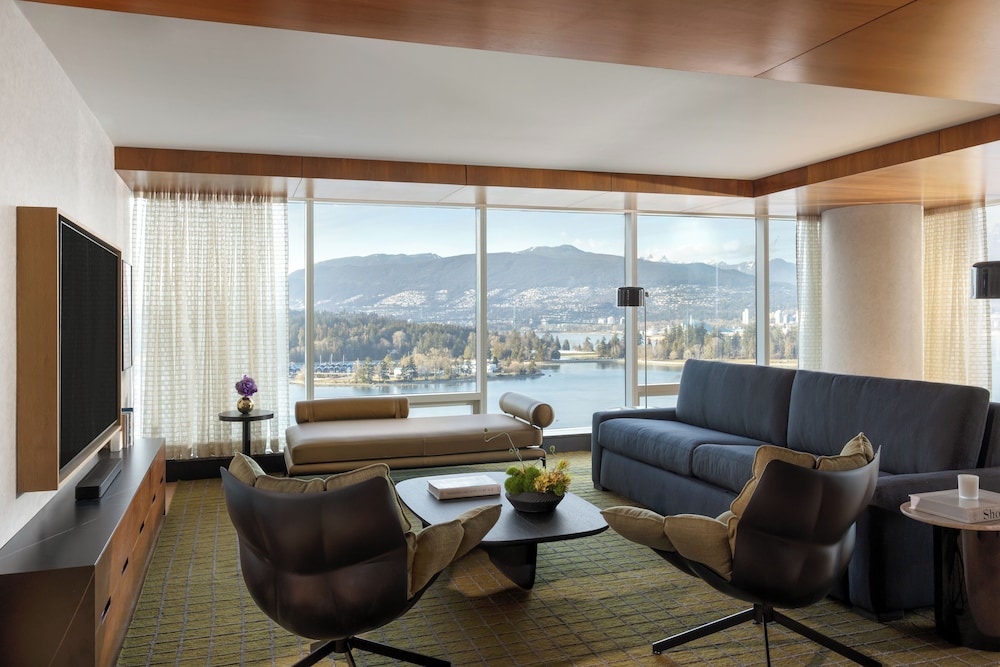 Suite, 1 cama de matrimonio grande, no fumadores, en esquina (Fairmont Gold) del hotel Fairmont Pacific Rim. Foto 2