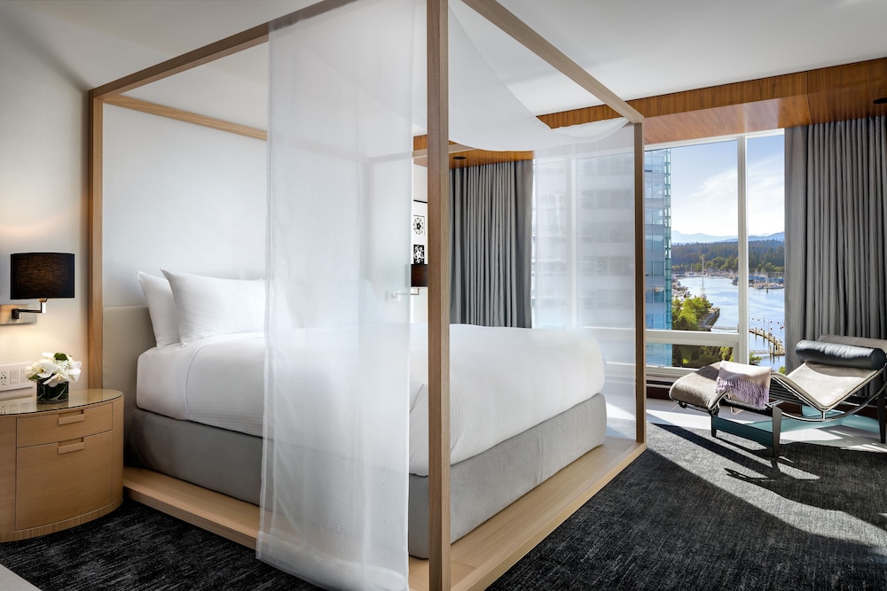 Suite Signature con vistas al puerto, 1 cama King, vistas al Stanley Park y al puerto del hotel Fairmont Pacific Rim
