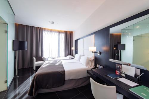 Habitación Doble con cama supletoria - 2 camas del hotel Porta Fira. Foto 1