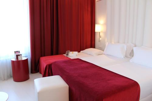 Habitación Doble Superior con 1 cama supletoria - 1 o 2 camas del hotel Porta Fira. Foto 3