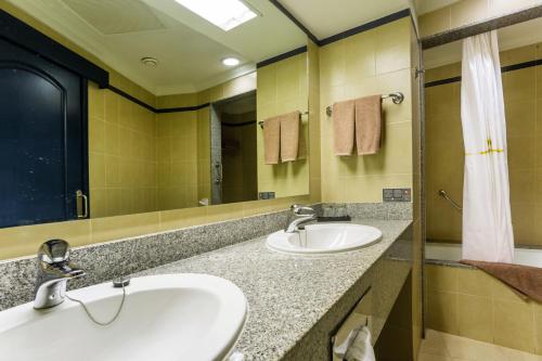 SUITE JUNIOR CON VISTAS AL MAR del hotel Riu Emerald Bay. Foto 2