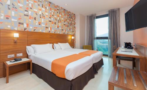 Habitación Doble con vistas del hotel Gran Bilbao. Foto 7