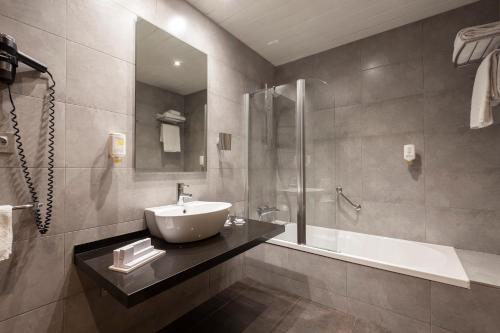 Habitación Triple Premium - 3 camas del hotel Gran Bilbao. Foto 4