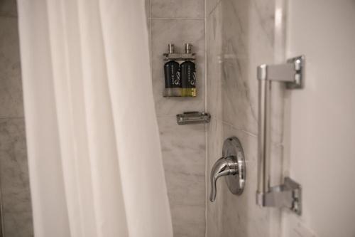 Habitación Doble - 2 camas dobles del hotel Blue Angel Nyc, Ascend Collection. Foto 2