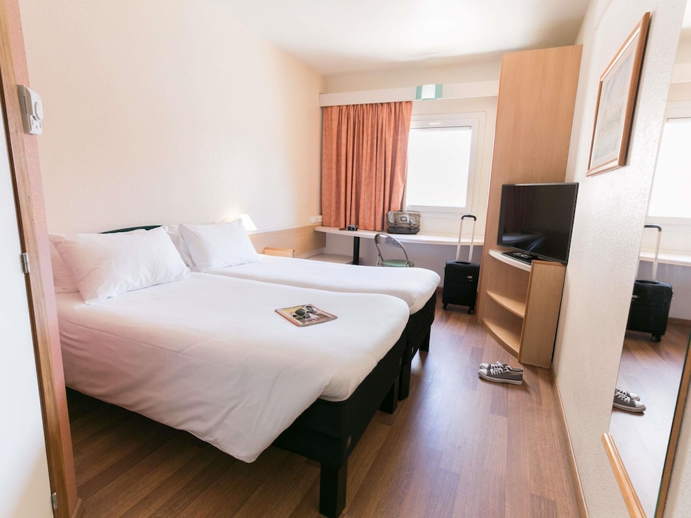 Habitación con 2 camas individuales, 2 camas individuales del hotel Ibis Jerez De La Frontera