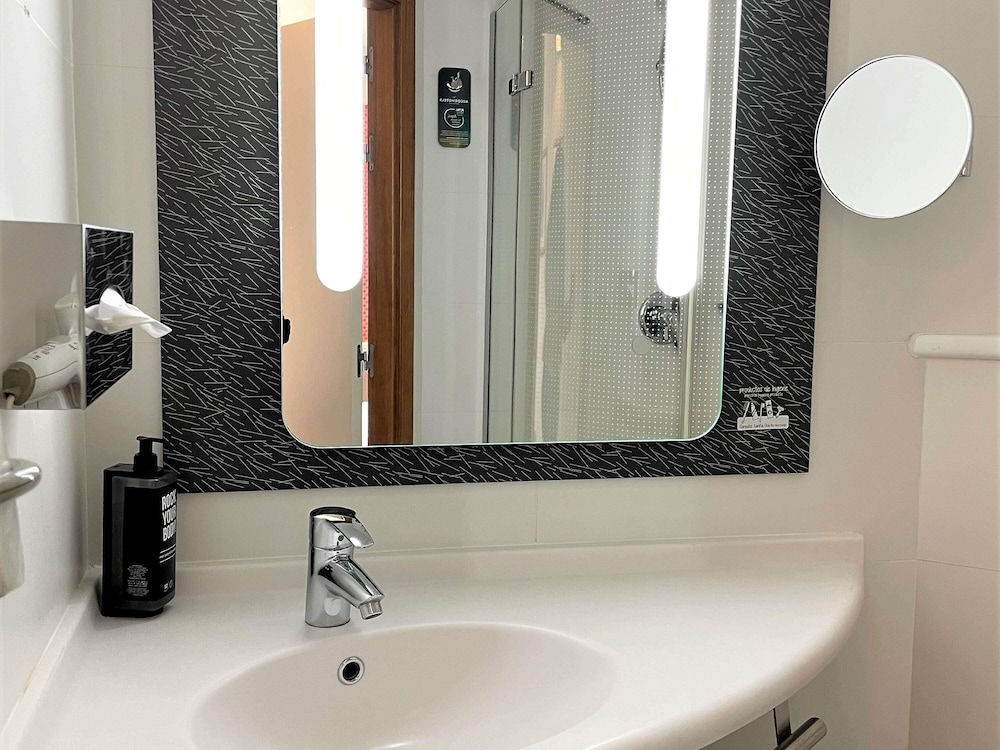 Habitación Confort, 1 cama doble del hotel Ibis Jerez De La Frontera. Foto 4