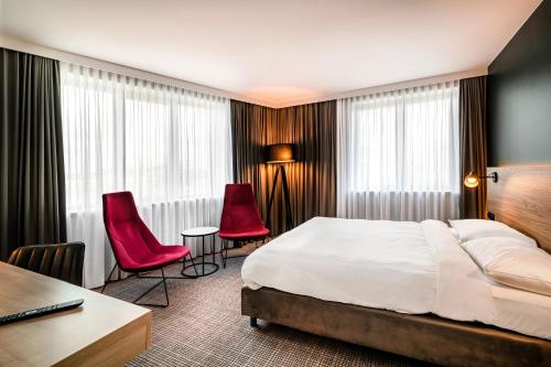 Habitación Superior con vistas al castillo del hotel Park Inn By Radisson Krakow. Foto 6