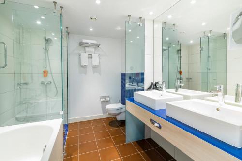 Suite Junior del hotel Park Inn By Radisson Krakow. Foto 12