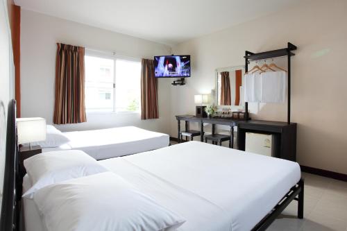 Habitación Triple Deluxe del hotel Rambuttri Village Inn and Plaza. Foto 3
