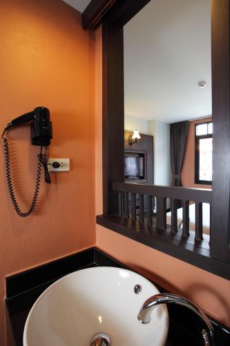 Habitación Premier con 2 camas individuales del hotel Rambuttri Village Inn and Plaza. Foto 6