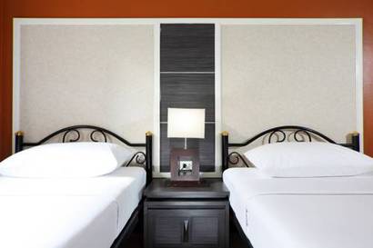 Habitación Doble Deluxe - 2 camas del hotel Rambuttri Village Inn and Plaza. Foto 15