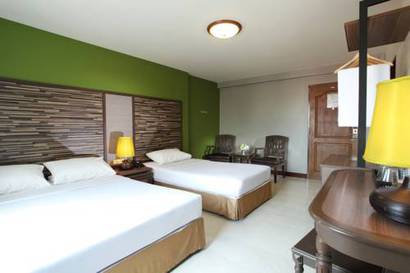 Habitación Triple Deluxe del hotel Rambuttri Village Inn and Plaza. Foto 22