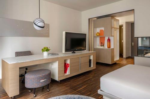 Habitación Deluxe con cama extragrande del hotel Hyatt Centric Wall Street New York. Foto 1