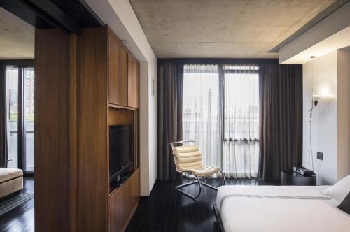 Suite con cama extragrande del hotel Sixty Les. Foto 4
