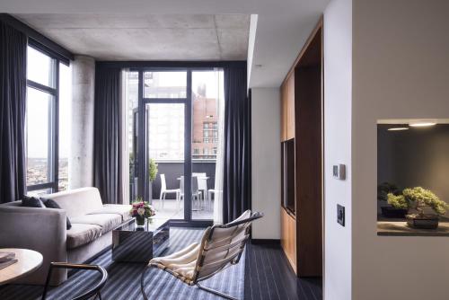 Suite King con terraza del hotel Sixty Les