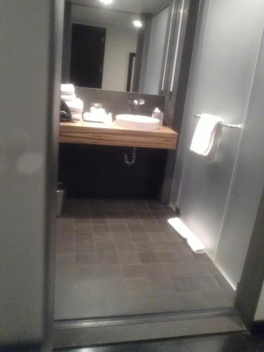 Estudio con cama King - Adaptado para personas con movilidad reducida del hotel Sixty Les. Foto 2