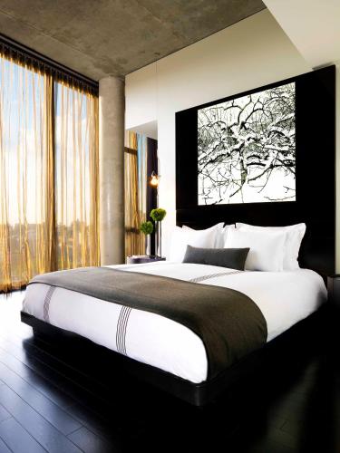 Suite 1 Cama queen del hotel Sixty Les. Foto 2