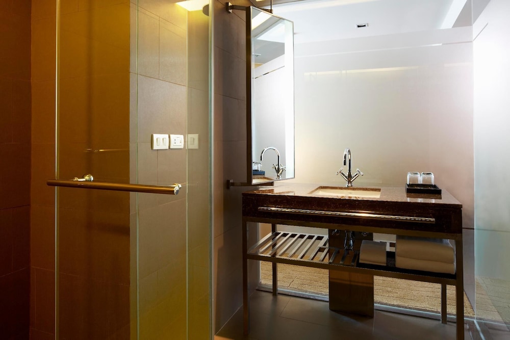 Premier Suite with Double Bed del hotel Jc Kevin Sathorn Bangkok. Foto 3