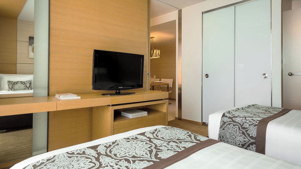 Skyline One Bedroom Suite with Twin Bed del hotel Jc Kevin Sathorn Bangkok. Foto 1