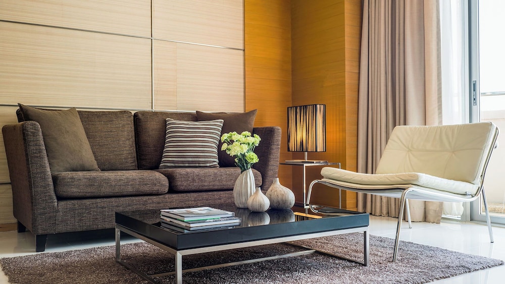Skyline One Bedroom Suite with Double Bed del hotel Jc Kevin Sathorn Bangkok. Foto 3