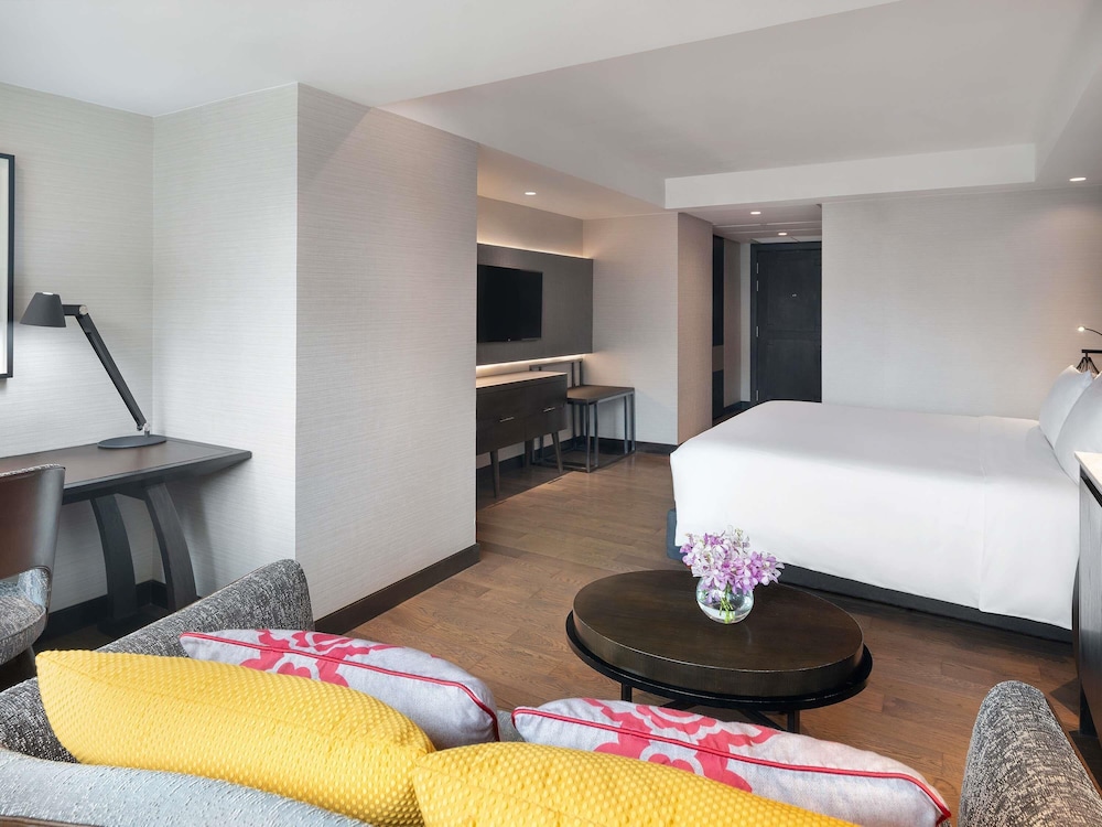 Habitación Deluxe con cama King del hotel Mercure Bangkok Sukhumvit 11. Foto 4