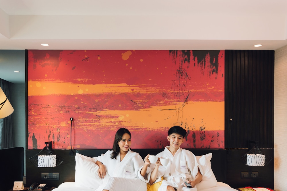 Suite con cama King del hotel Mercure Bangkok Sukhumvit 11. Foto 1