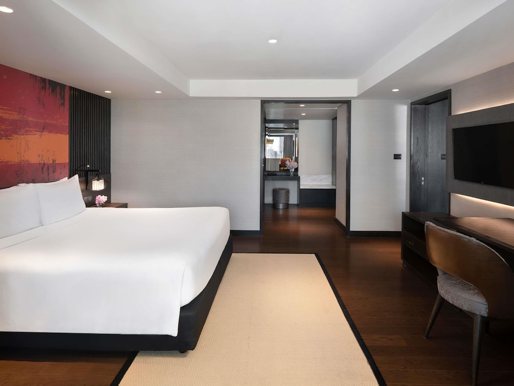 Suite con cama King del hotel Mercure Bangkok Sukhumvit 11. Foto 5