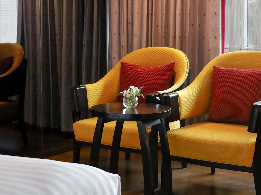 Habitación Deluxe con dos camas individuales del hotel Mercure Bangkok Sukhumvit 11. Foto 9