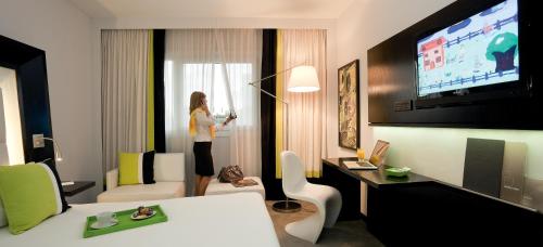 Habitación Superior - Cama grande del hotel Novotel Buenos Aires. Foto 3