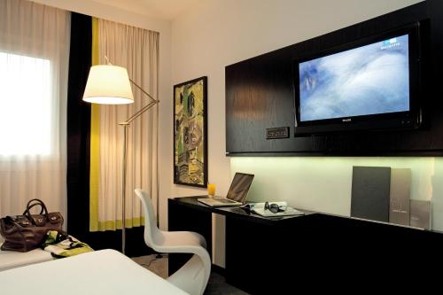 Habitación Superior - Cama grande del hotel Novotel Buenos Aires. Foto 4