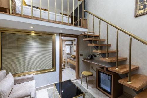 Suite Dúplex con bañera de hidromasaje - Planta baja del hotel Wyndham Istanbul Old City. Foto 1