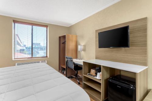 Habitación Estándar con cama extragrande - No fumadores del hotel Quality Inn JFK Airport Rockaway Blvd. Foto 1