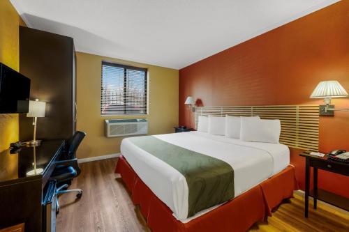 Habitación con cama extragrande adaptada para persona de movilidad reducida - No fumadores del hotel Quality Inn JFK Airport Rockaway Blvd