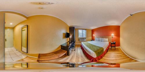 Habitación con cama extragrande adaptada para persona de movilidad reducida - No fumadores del hotel Quality Inn JFK Airport Rockaway Blvd. Foto 3