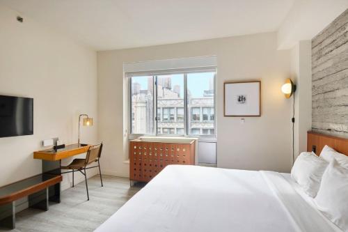 Habitación con cama extragrande - Adaptada para personas de movilidad reducida del hotel Henri. Foto 5